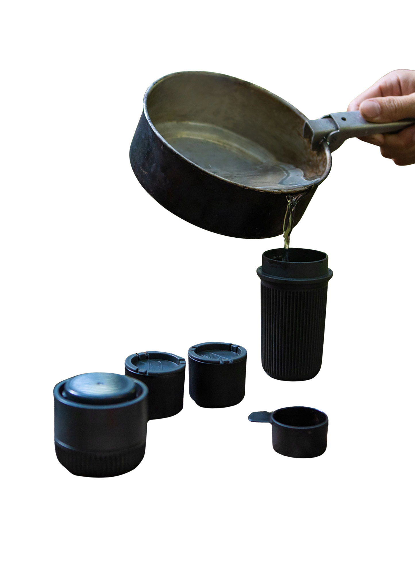 nanopresso paruošimas su vandeniu espresso kavos gamyba kelionėje

kaip naudoti nanopresso užpilamas karštas vanduo kavos gamybai

kavos aparatas be elektros su visomis dalimis pasiruošimas naudojimui

rankinio espresso aparato naudojimo procesas su karštu vandeniu