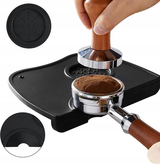 silikoninė tamperio kilimėlė 17,5×12,5 cm kavos tampavimui

neslystanti tampavimo kilimėlė espresso aparatui

baristos silikoninis kilimėlis portafiltrui ir tamperiui

kavos tampavimo kilimėlis stalo apsaugai nuo spaudimo