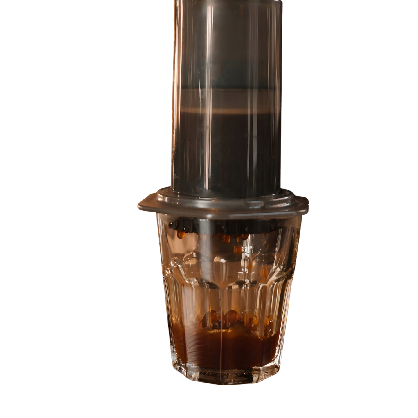 AeroPress kavos aparatas su filtrais ir puodeliu – alternatyvus kavos ruošimo būdas